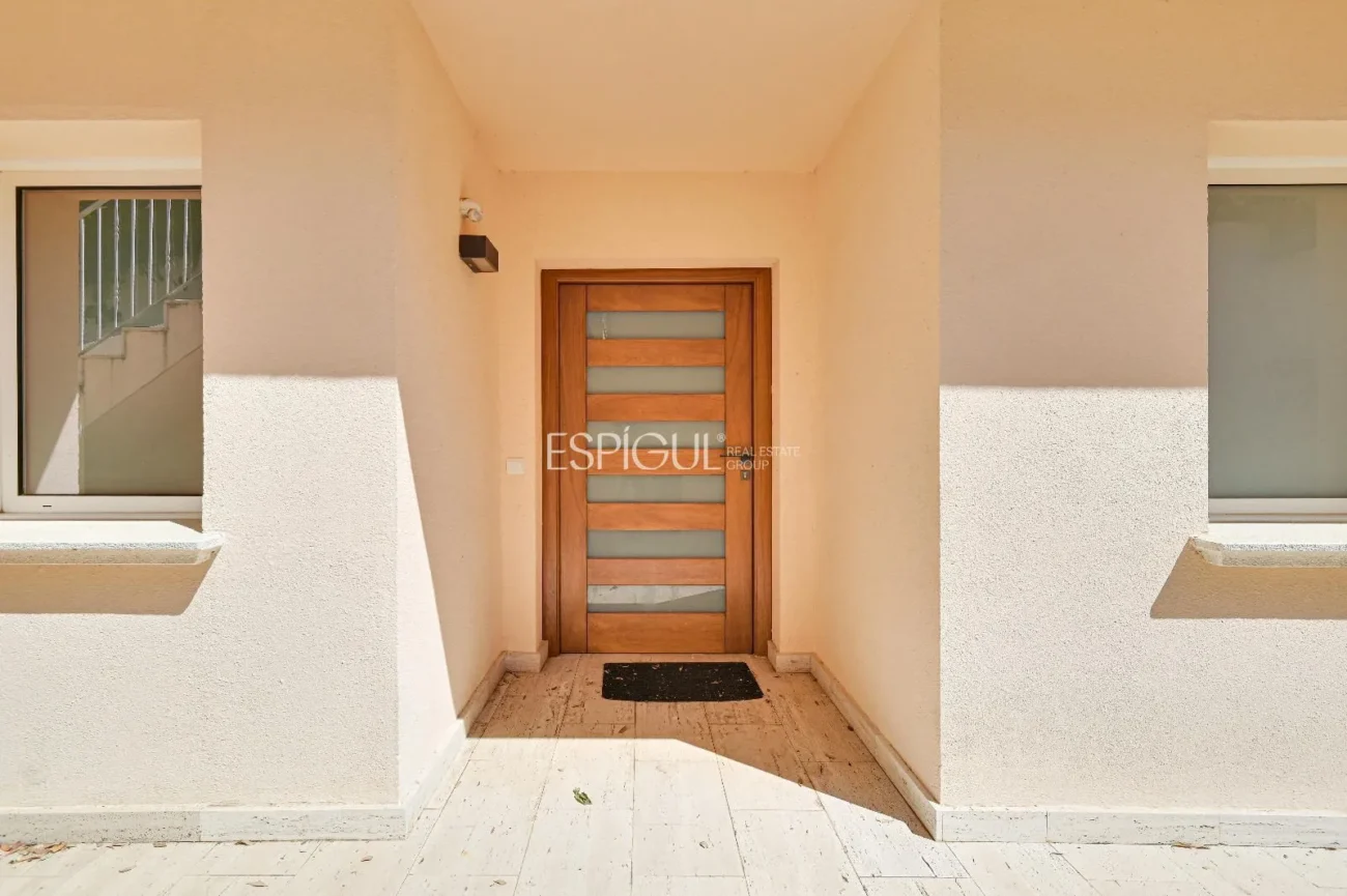 Exclusiva vila amb piscina i vistes panoràmiques a Platja d’Aro
