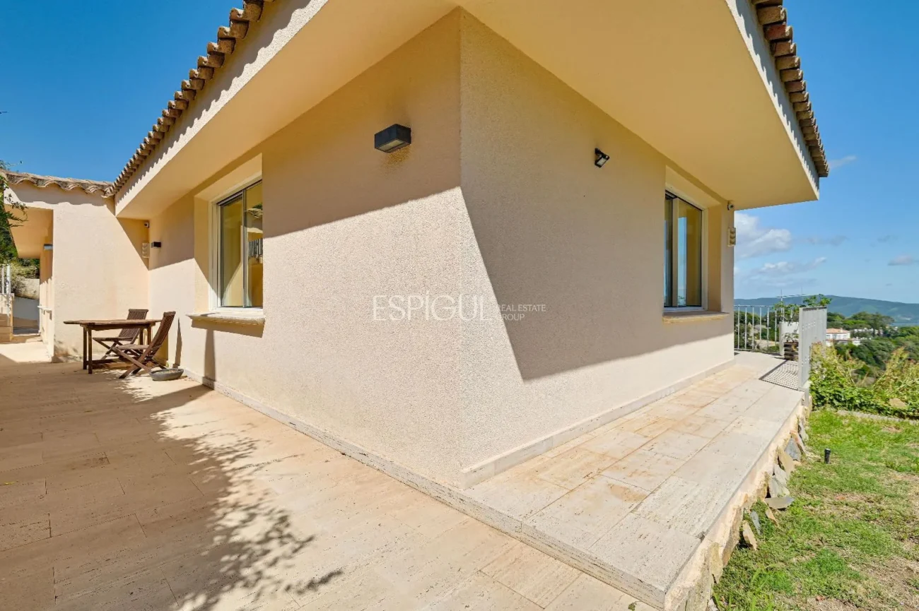 Exclusiva vila amb piscina i vistes panoràmiques a Platja d’Aro