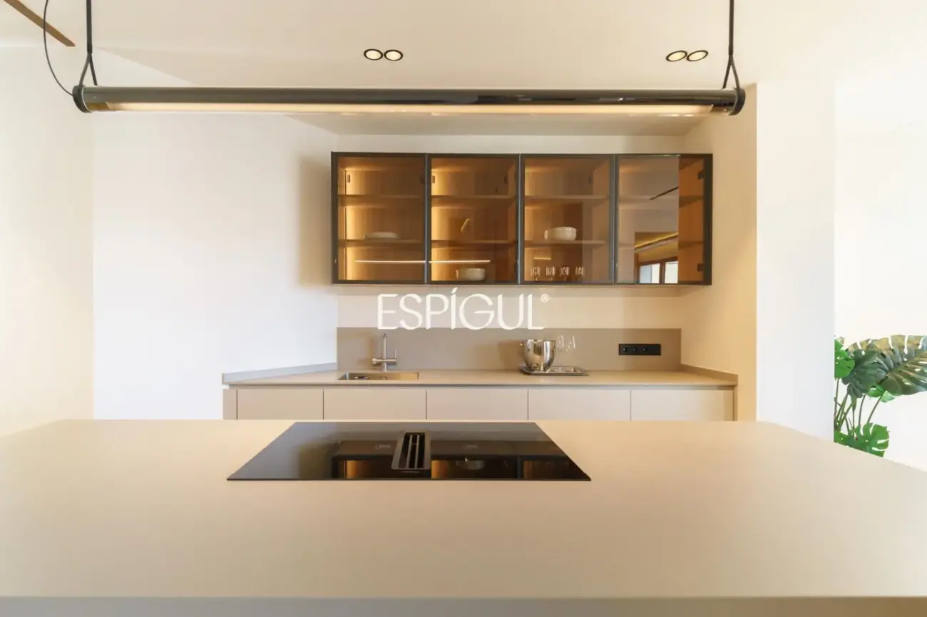 Exclusivo ático en venta con terraza en calle Muntaner, Barcelona