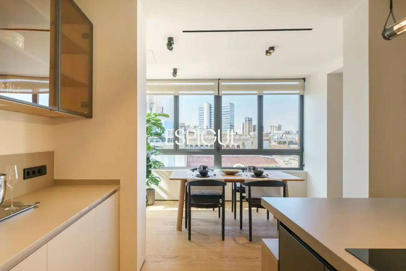 Exclusivo ático en venta con terraza en calle Muntaner, Barcelona