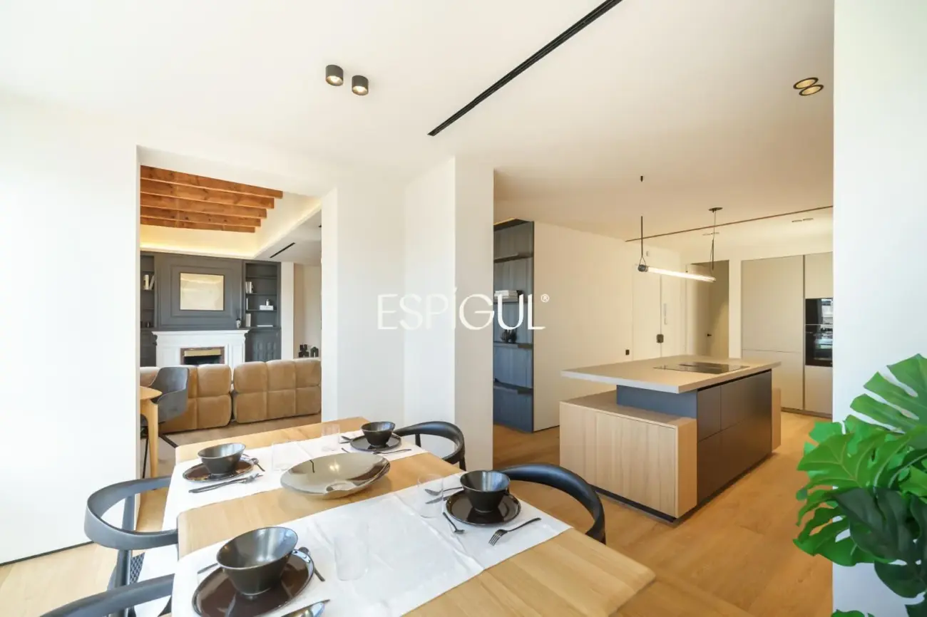 Exclusivo ático en venta con terraza en calle Muntaner, Barcelona