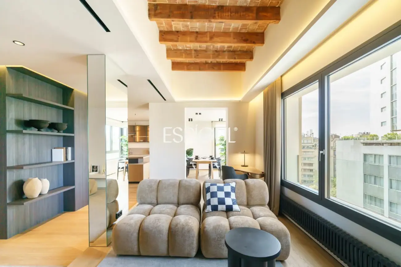 Exclusivo ático en venta con terraza en calle Muntaner, Barcelona