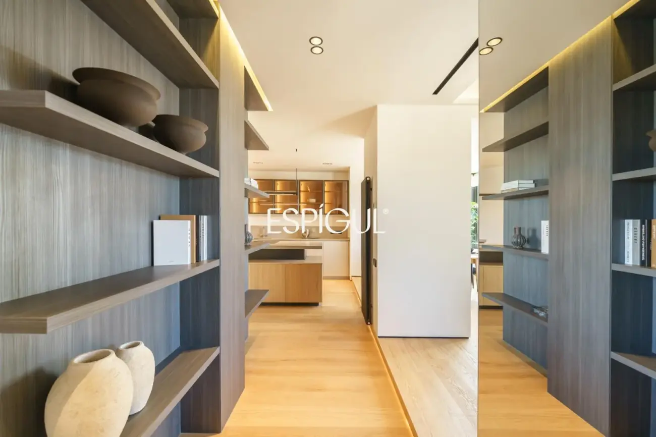 Exclusivo ático en venta con terraza en calle Muntaner, Barcelona