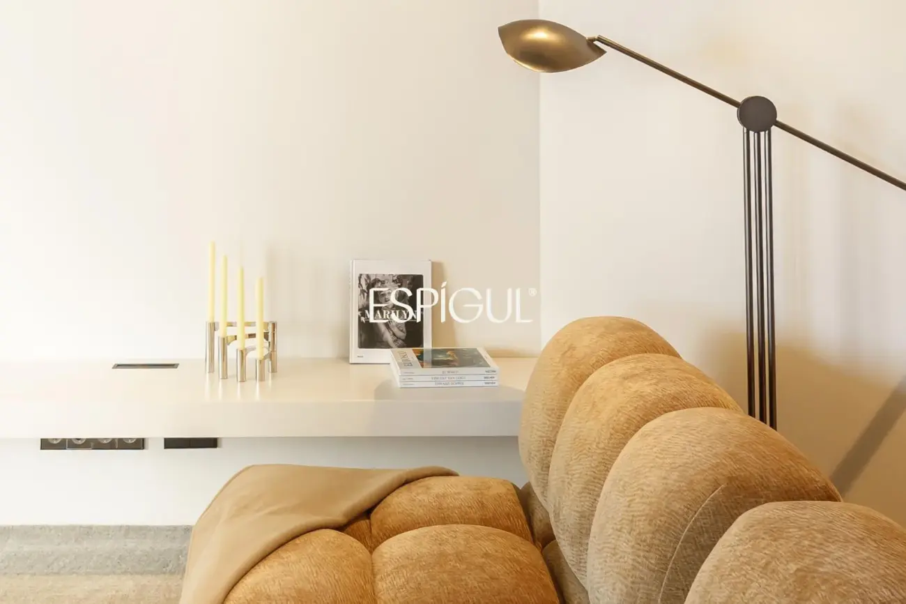 Exclusivo ático en venta con terraza en calle Muntaner, Barcelona