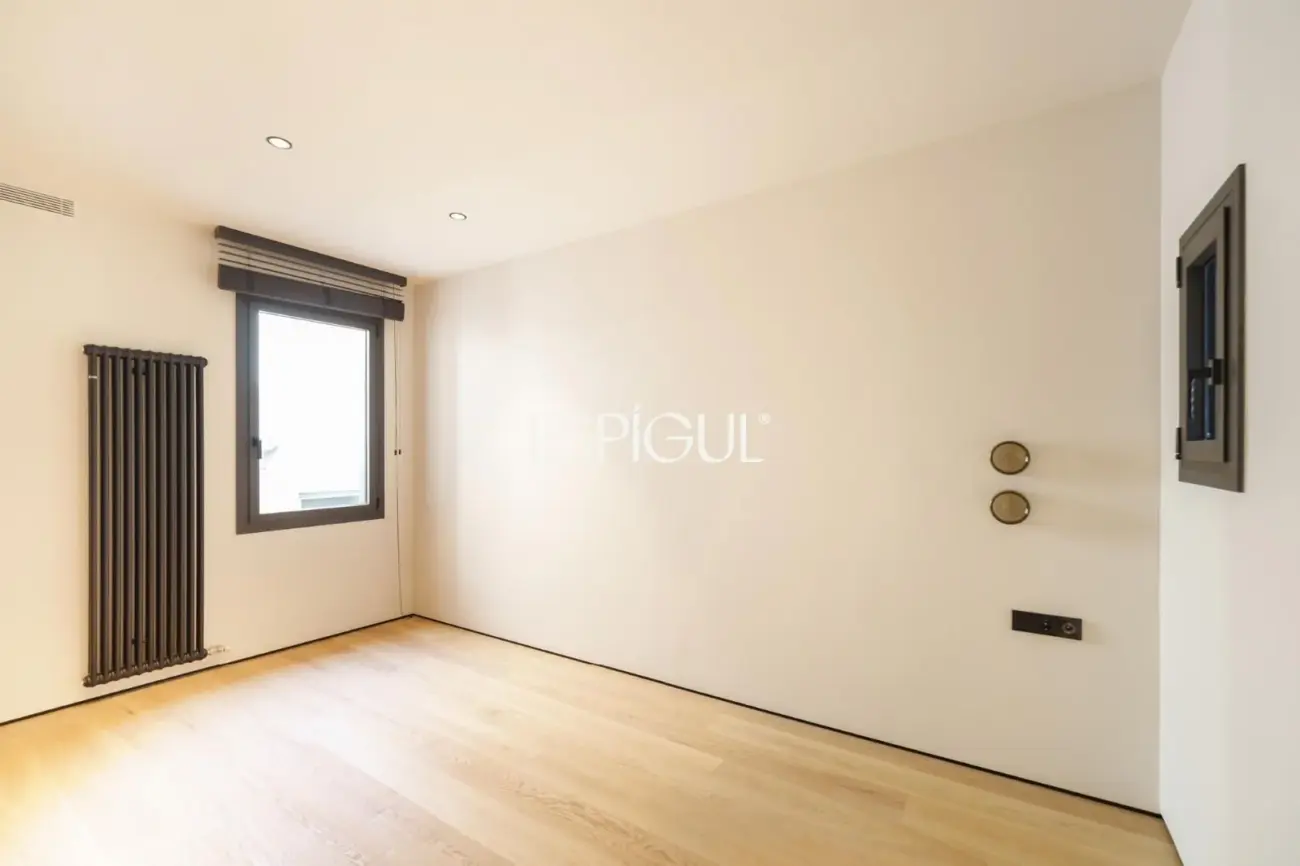 Exclusivo ático en venta con terraza en calle Muntaner, Barcelona