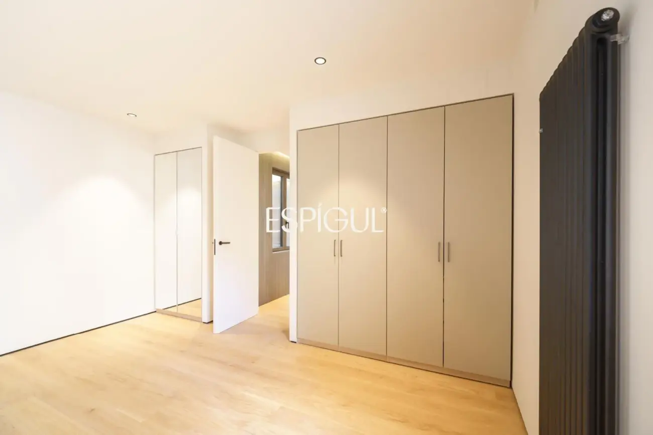 Exclusivo ático en venta con terraza en calle Muntaner, Barcelona