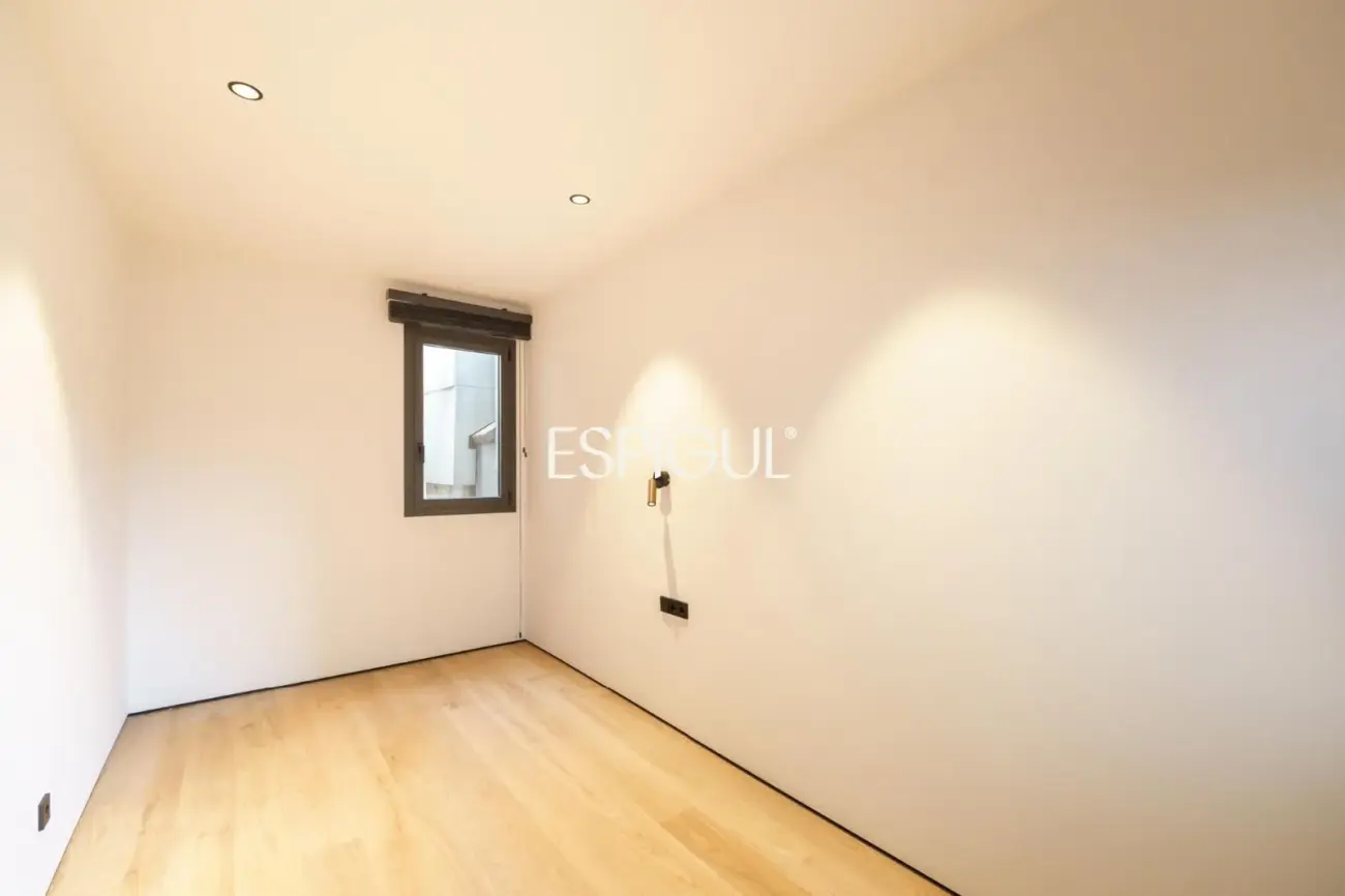 Exclusivo ático en venta con terraza en calle Muntaner, Barcelona