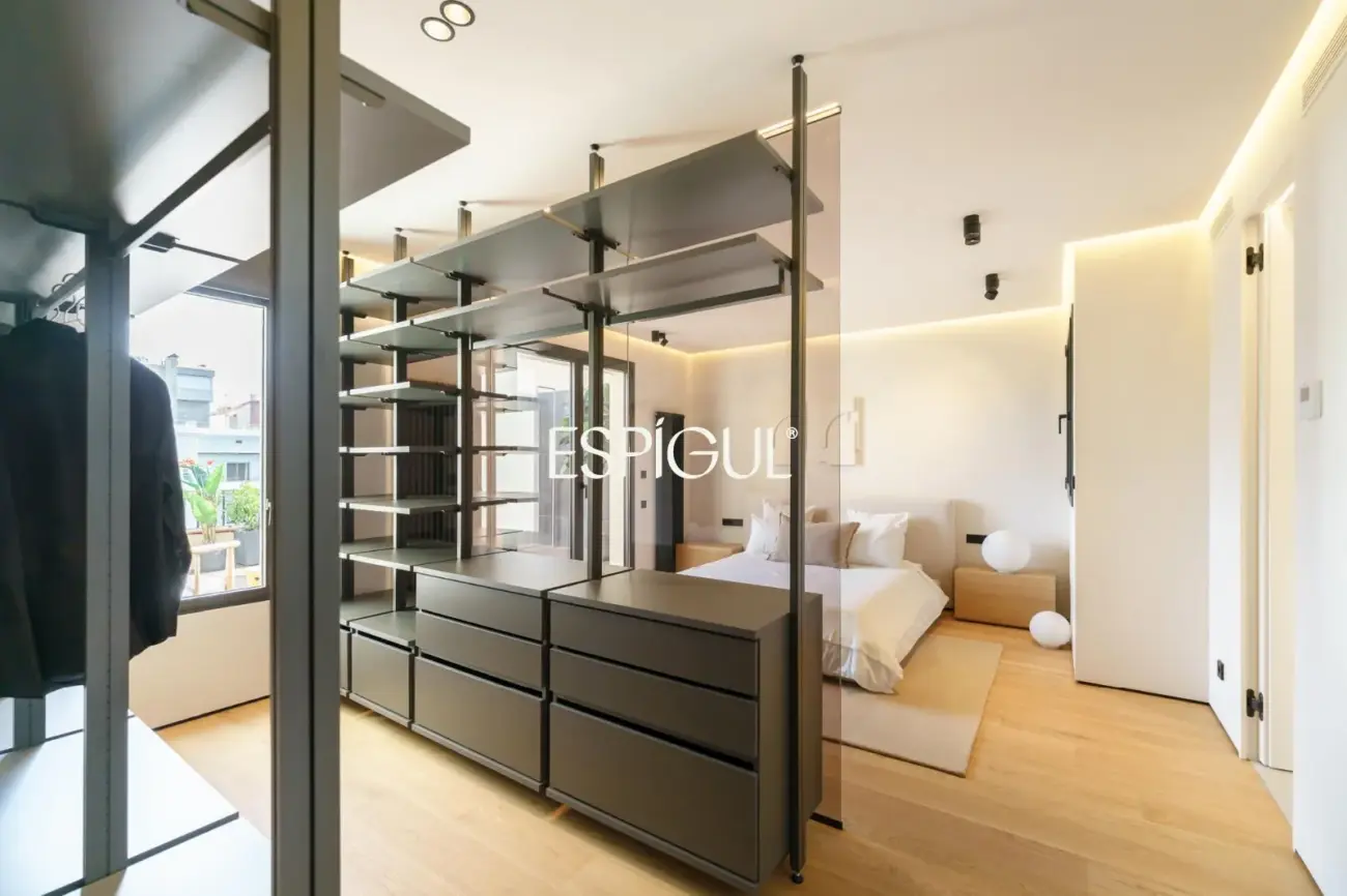 Exclusivo ático en venta con terraza en calle Muntaner, Barcelona