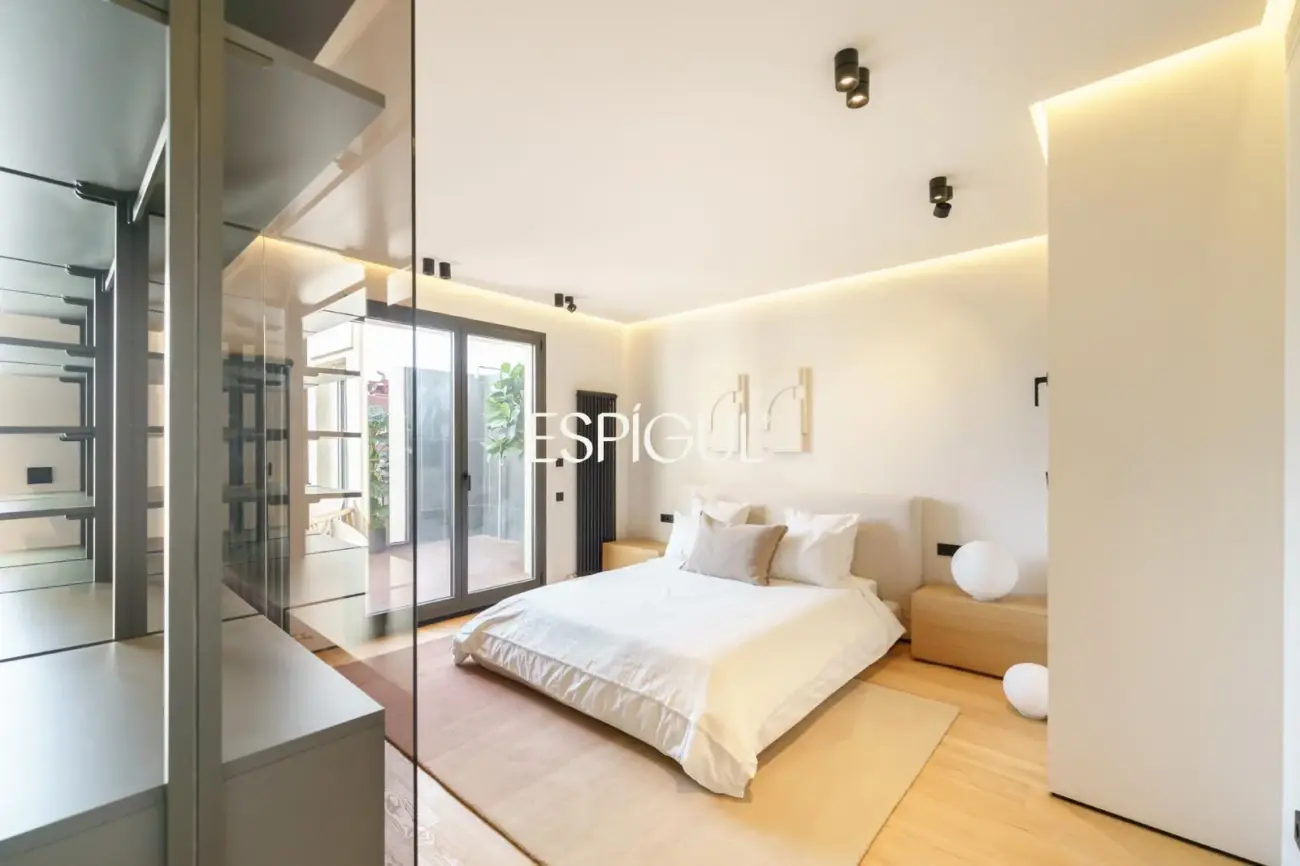 Exclusivo ático en venta con terraza en calle Muntaner, Barcelona