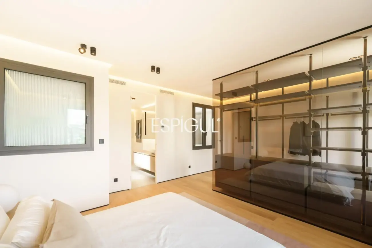 Exclusivo ático en venta con terraza en calle Muntaner, Barcelona