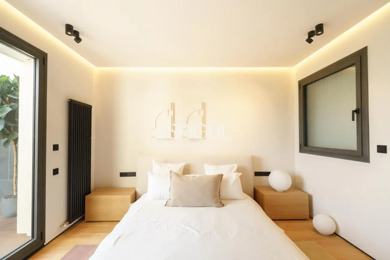 Exclusivo ático en venta con terraza en calle Muntaner, Barcelona