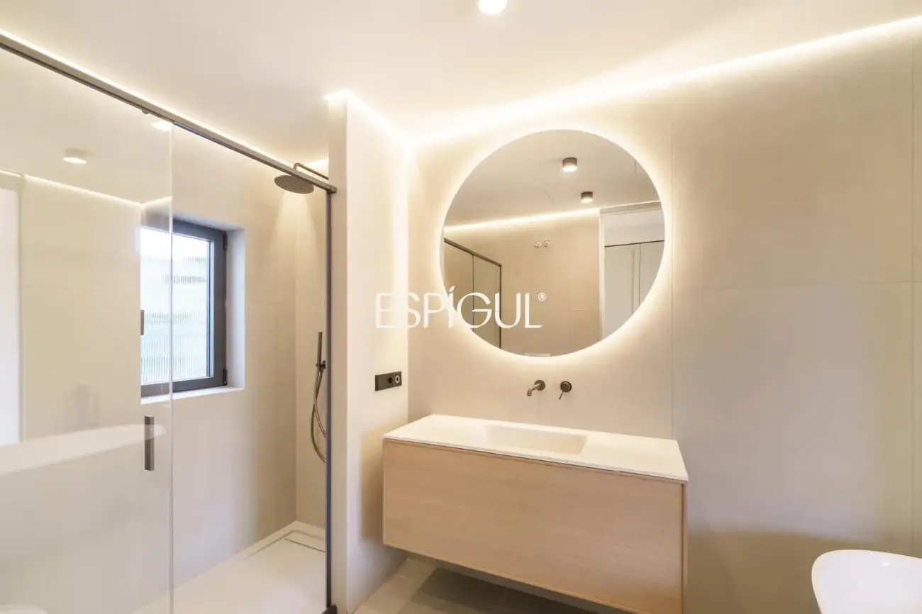 Exclusivo ático en venta con terraza en calle Muntaner, Barcelona