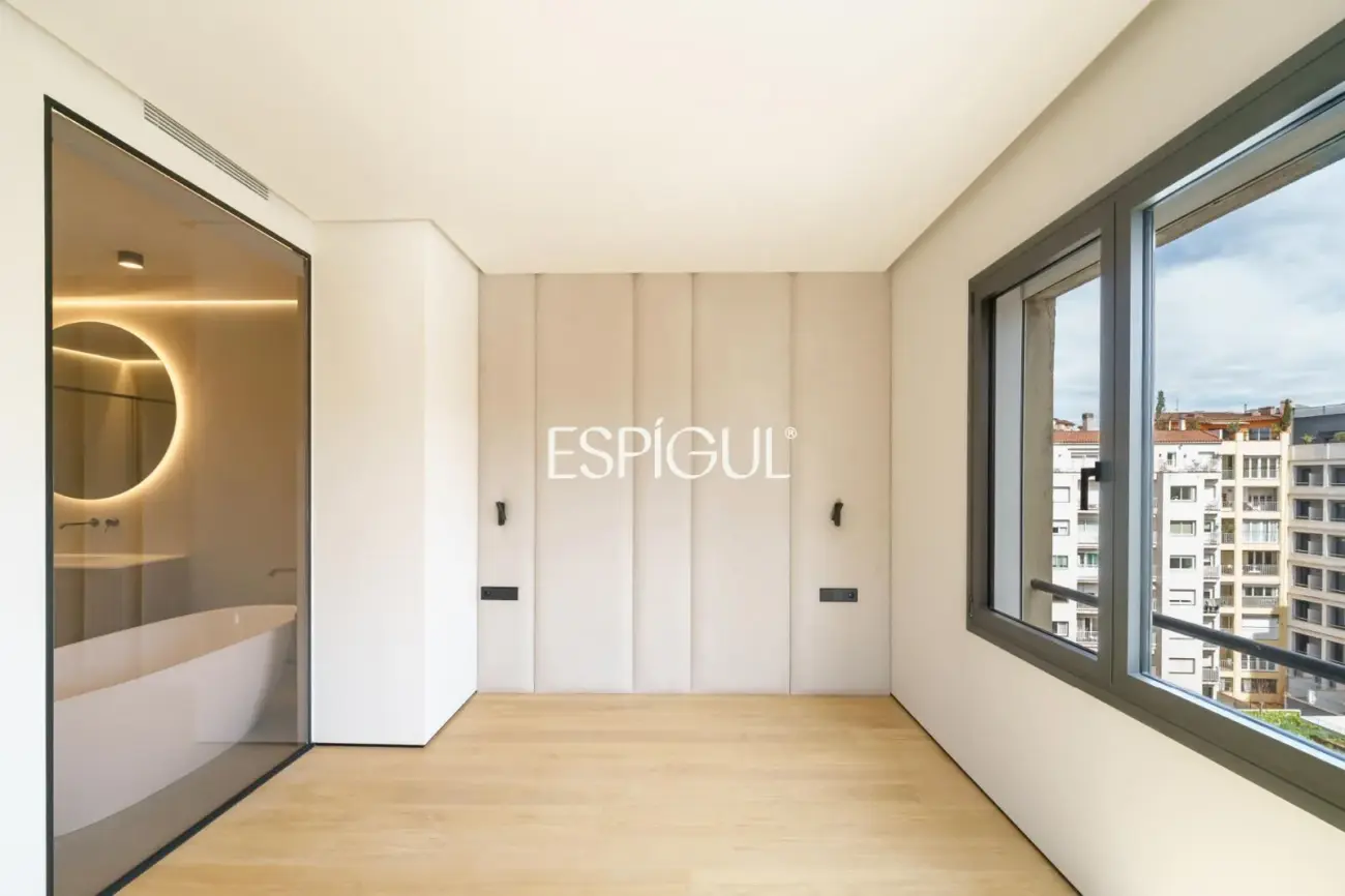 Exclusivo ático en venta con terraza en calle Muntaner, Barcelona