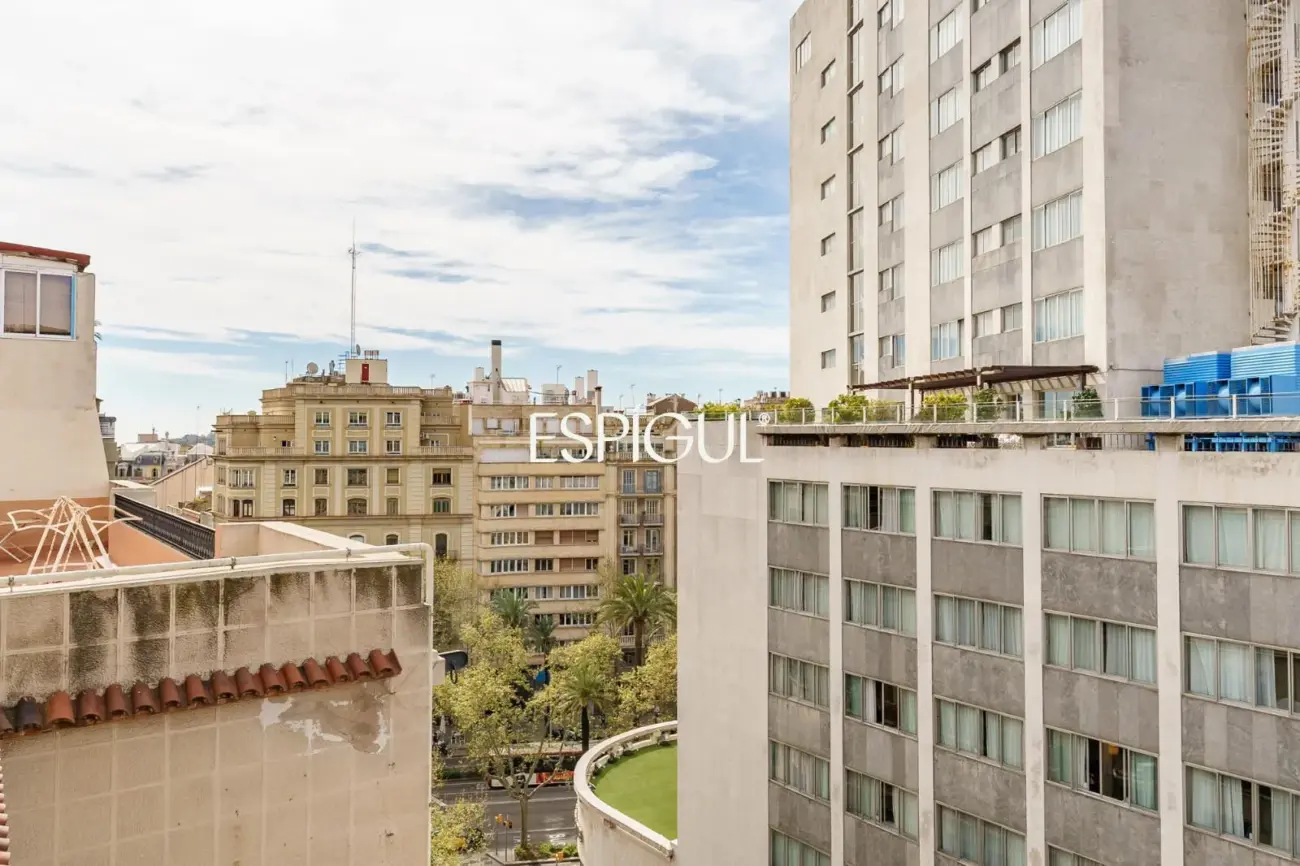 Exclusivo ático en venta con terraza en calle Muntaner, Barcelona