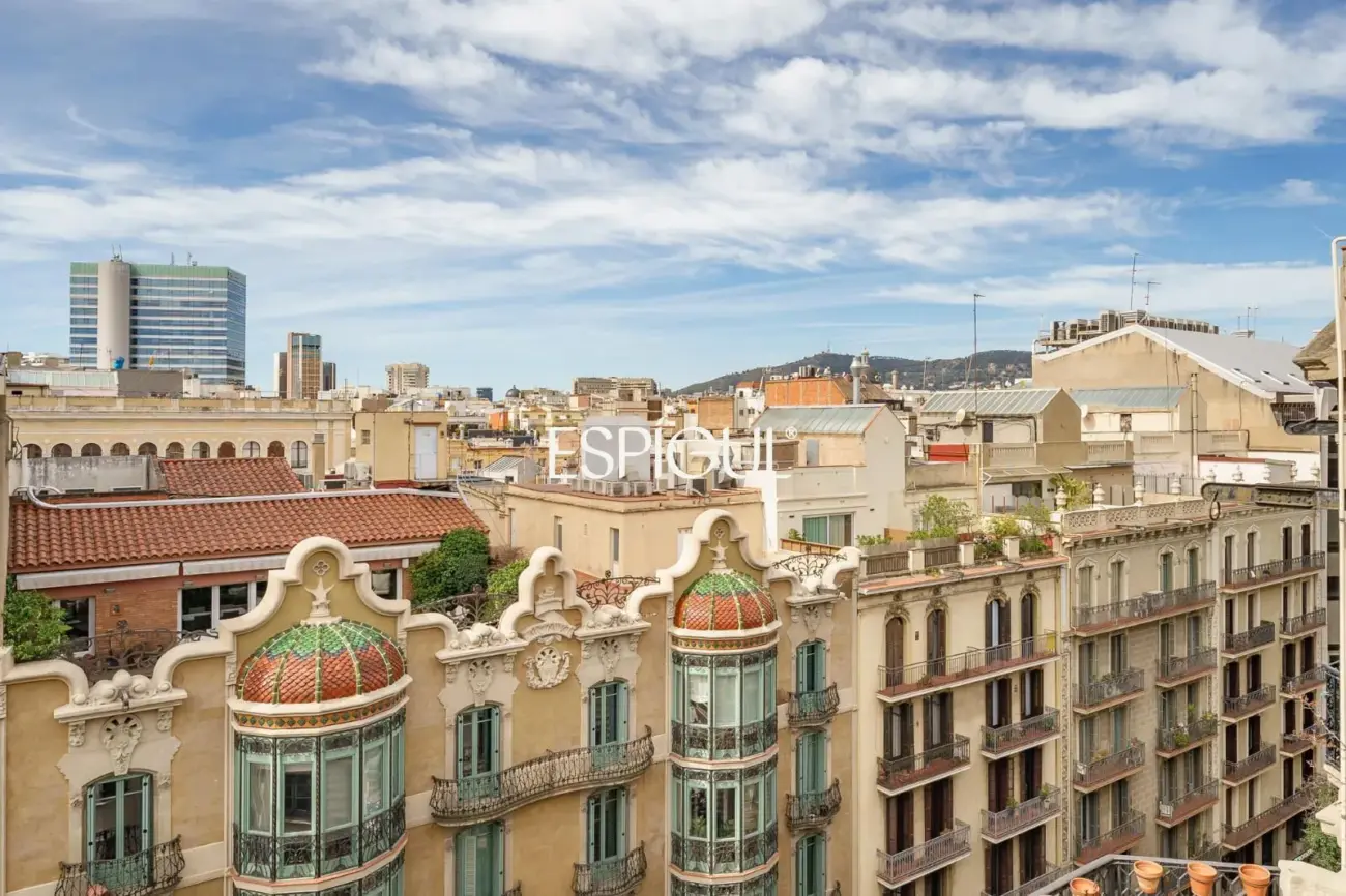 Exclusivo ático en venta con terraza en calle Muntaner, Barcelona