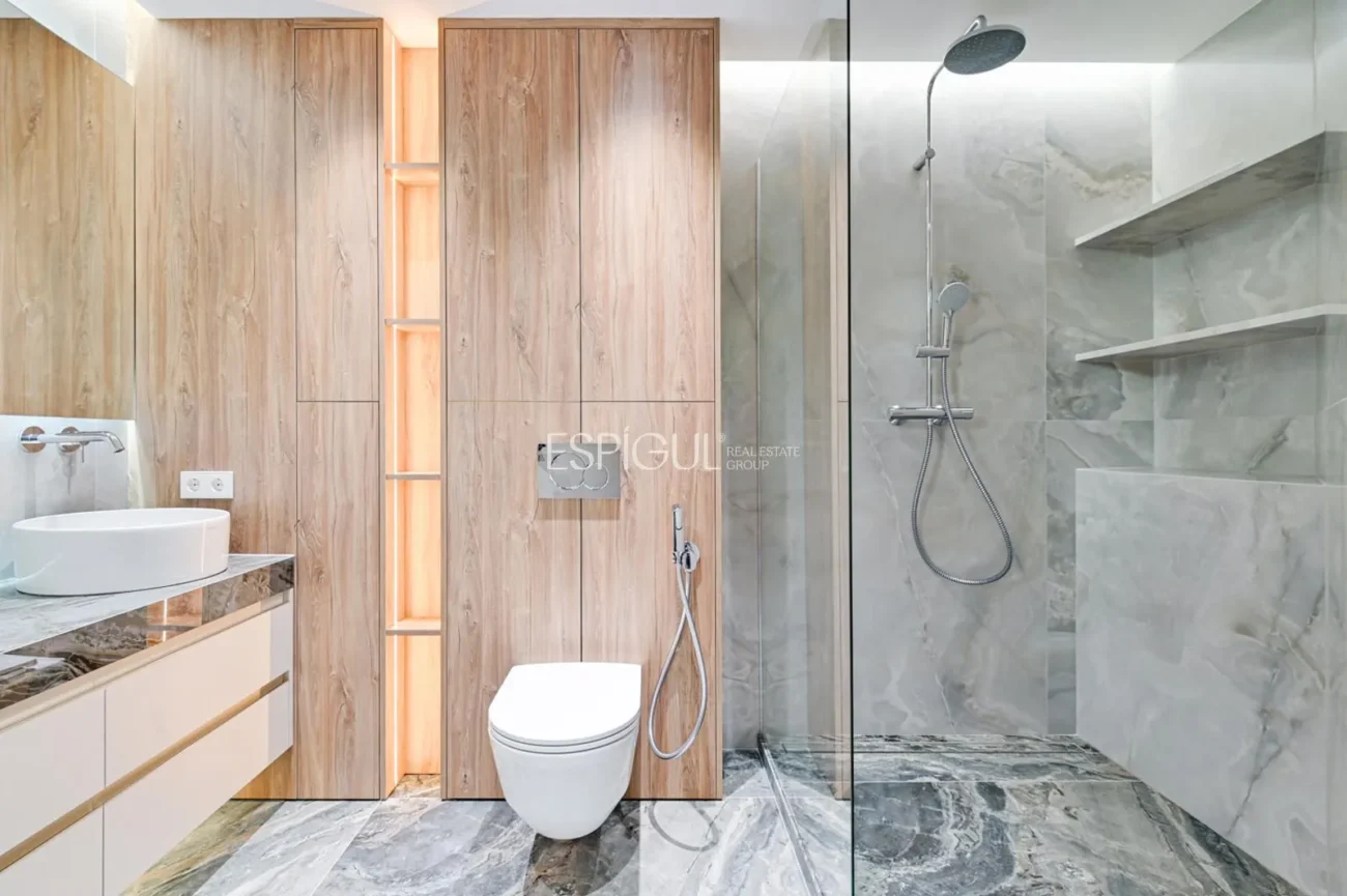 Exclusive Apartment for Sale on Calle Bruc, Barcelona