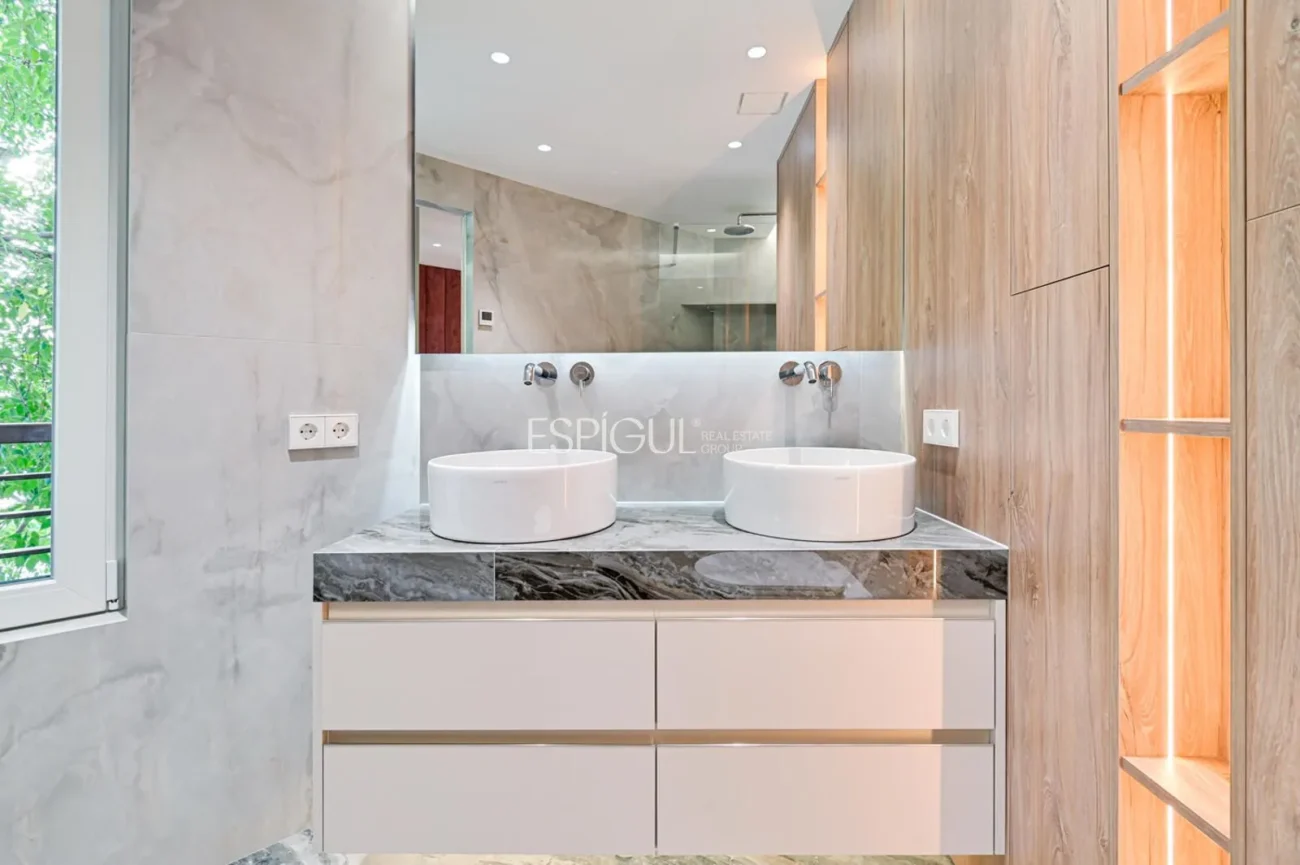 Exclusive Apartment for Sale on Calle Bruc, Barcelona