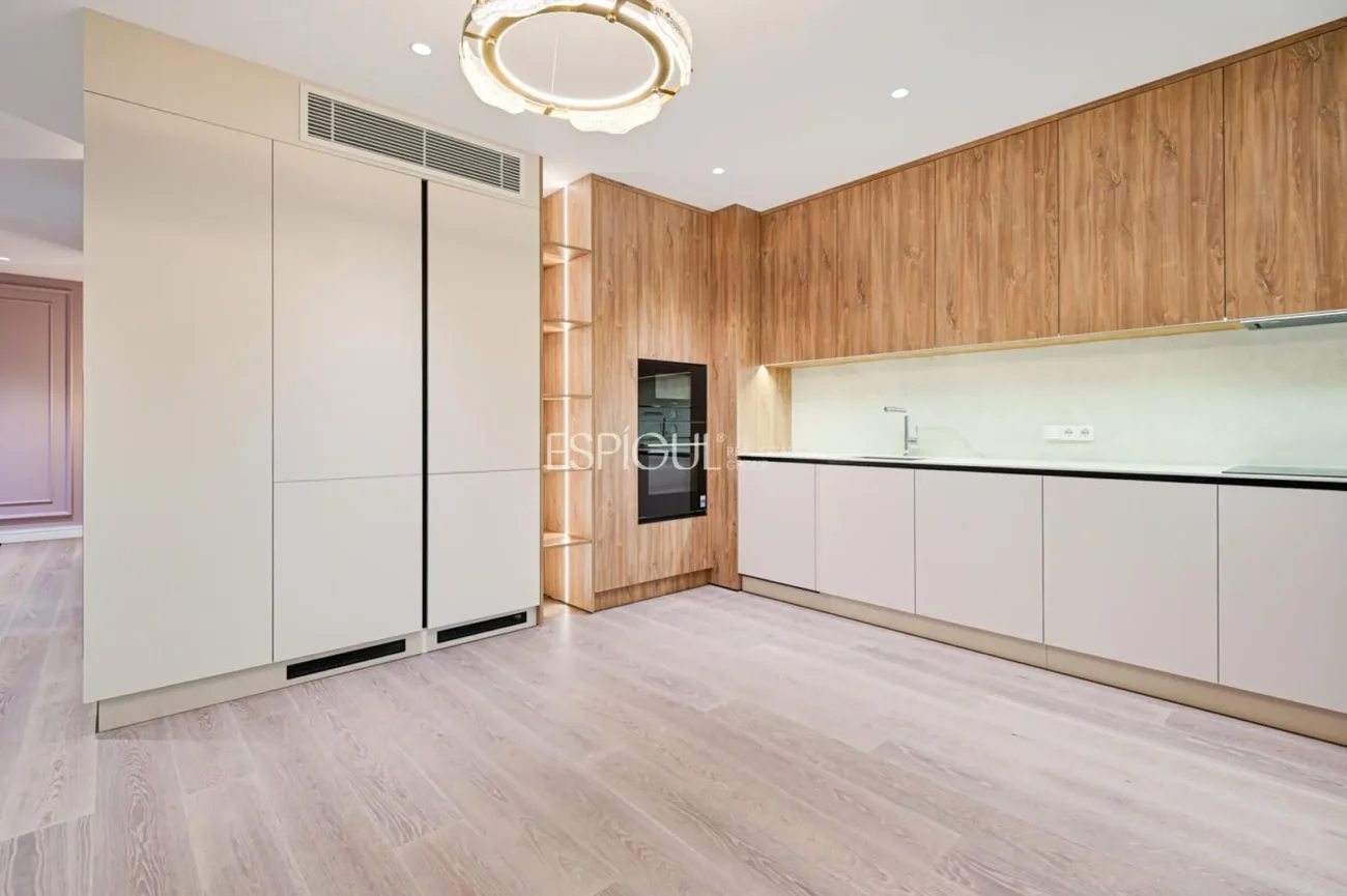 Exclusive Apartment for Sale on Calle Bruc, Barcelona