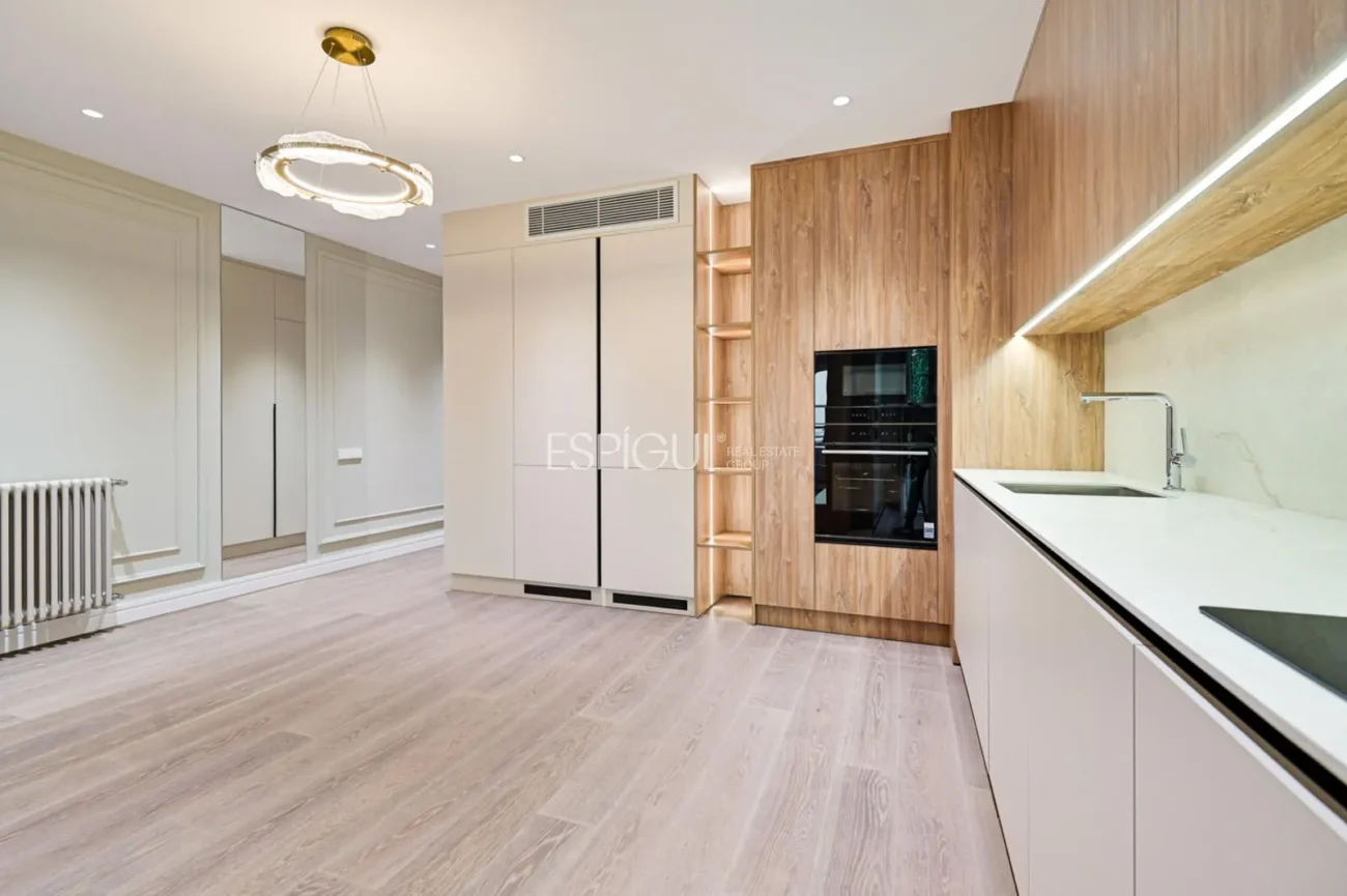 Exclusive Apartment for Sale on Calle Bruc, Barcelona