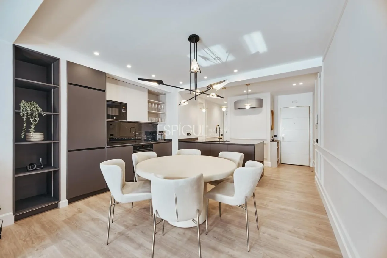 Exclusivo piso exterior en Calle Alcántar, Lista