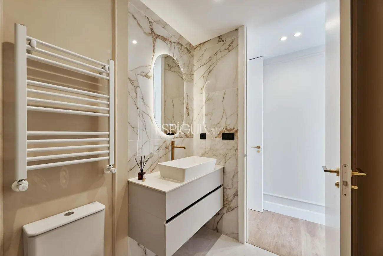 Exclusivo piso exterior en Calle Alcántar, Lista