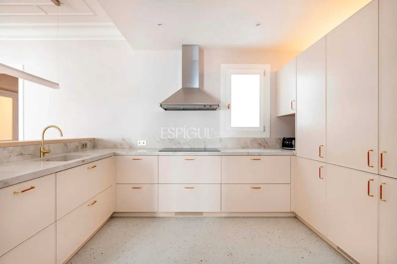 Exquisite Luxury Apartment for Sale in Sant Gervasi