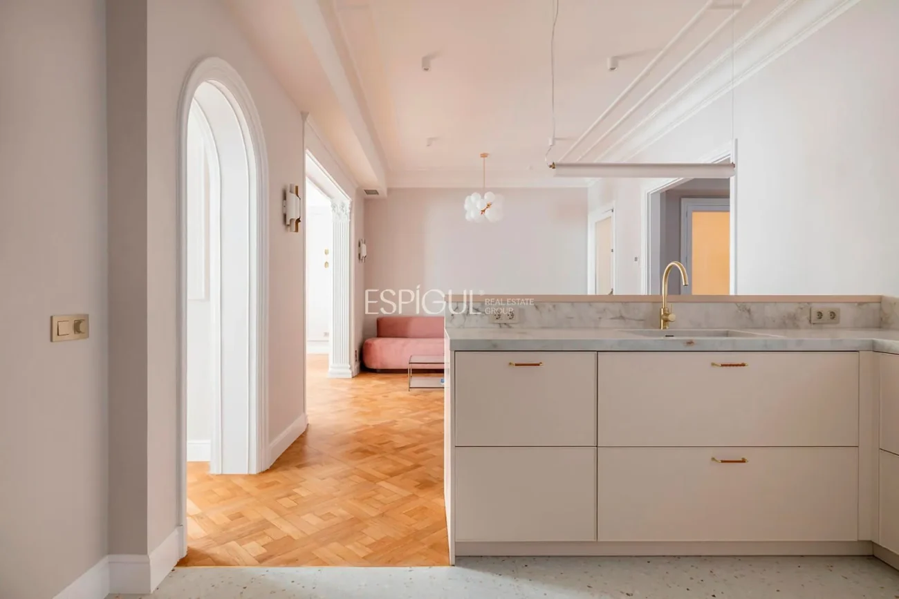 Exquisite Luxury Apartment for Sale in Sant Gervasi