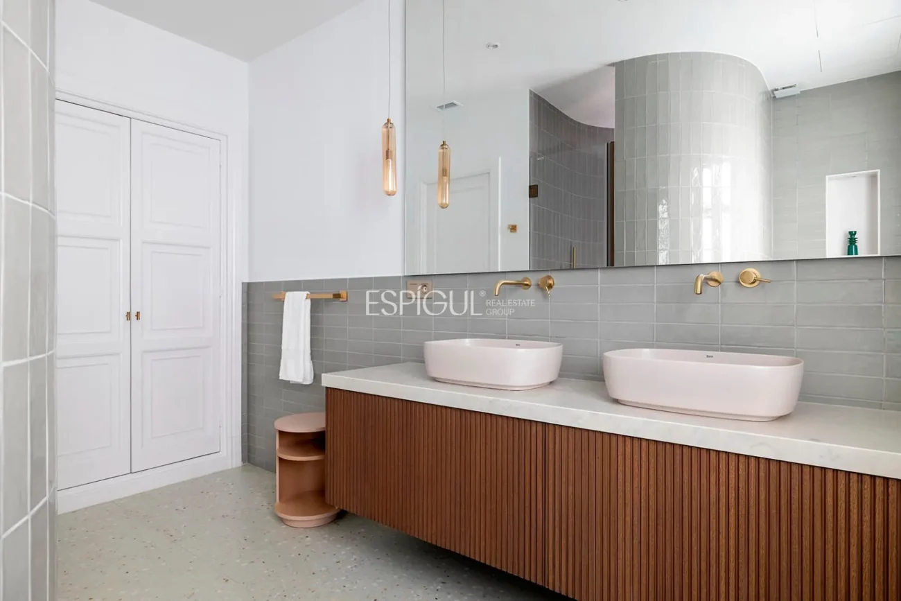 Exquisite Luxury Apartment for Sale in Sant Gervasi