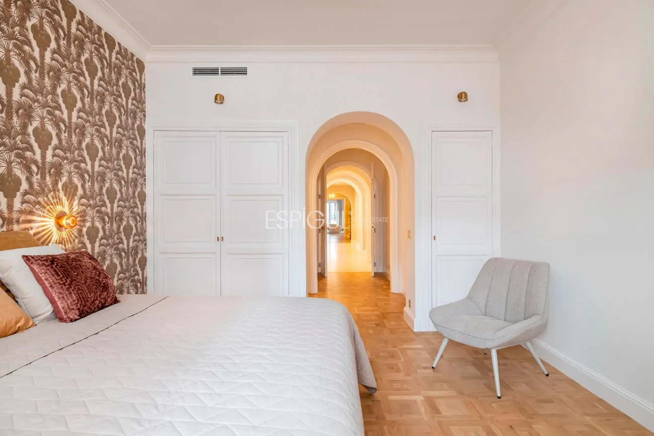 Exquisite Luxury Apartment for Sale in Sant Gervasi