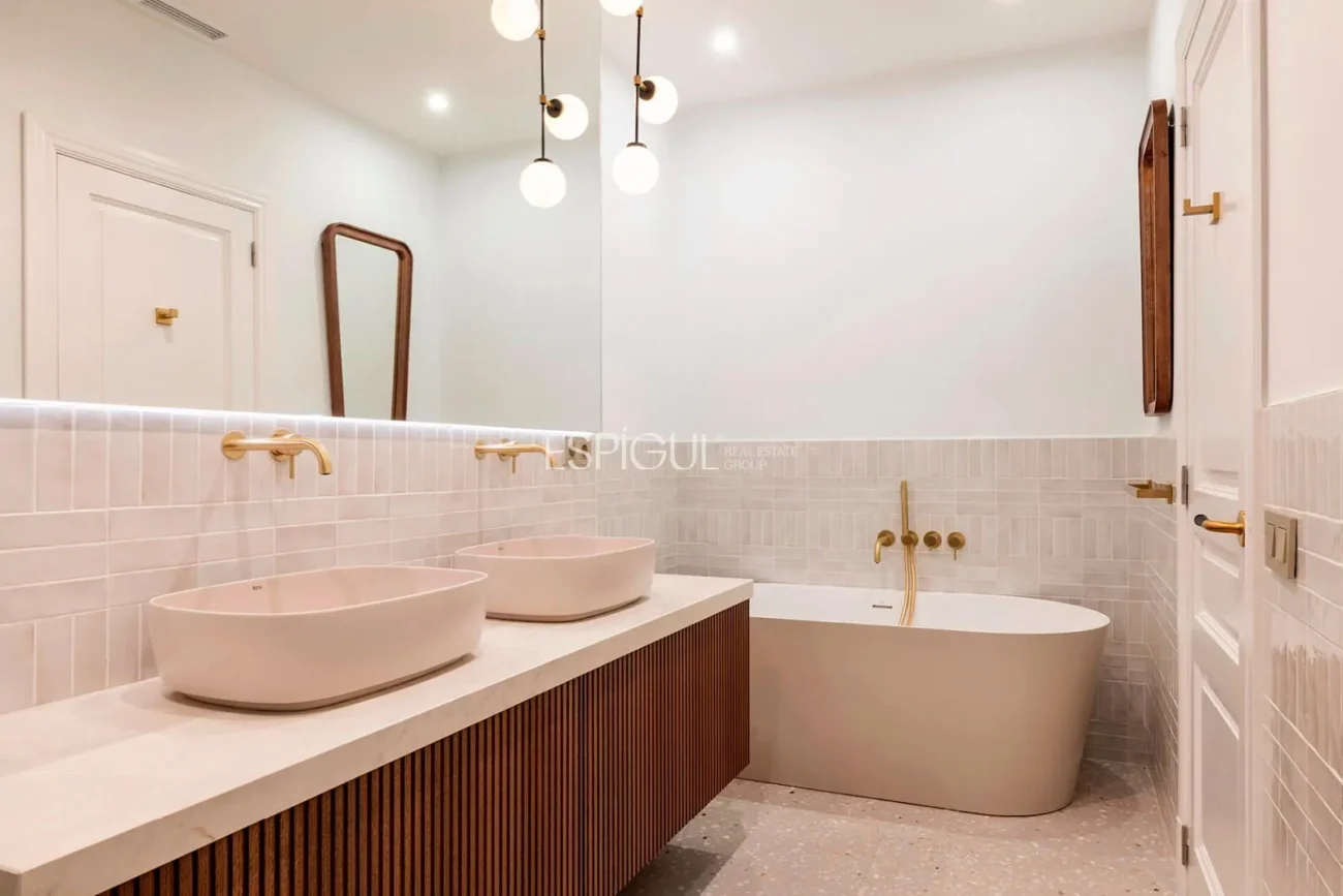 Exquisite Luxury Apartment for Sale in Sant Gervasi