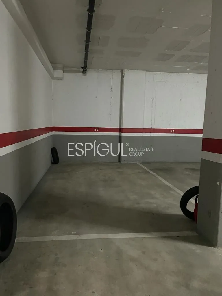 Fantástico parking a la altura del Hipercor de Girona, ¡a 15 minutos del centro!