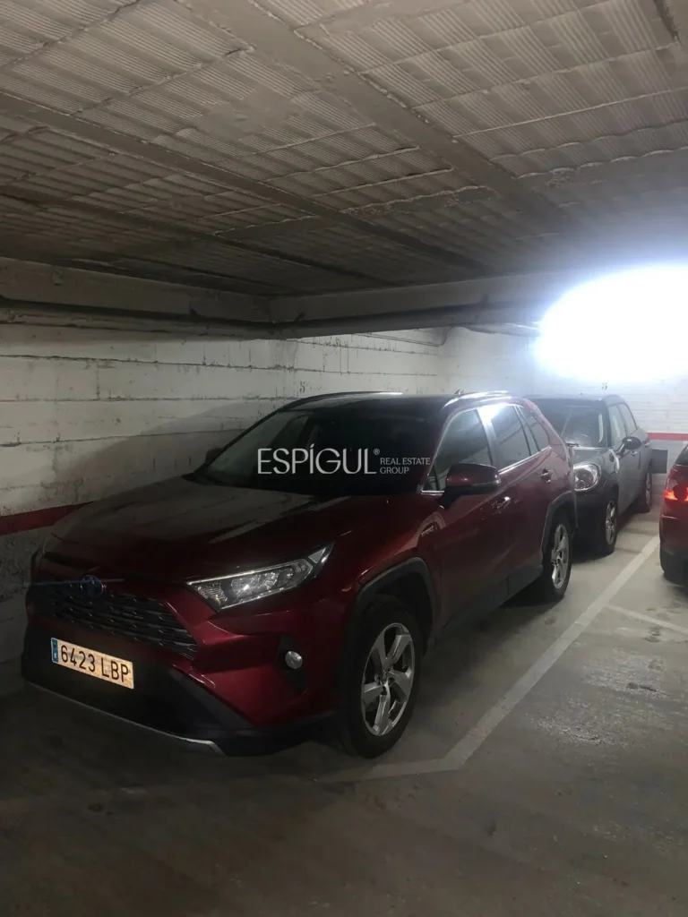 Garage de deux places dans la rue Pare Coll, à Gérone