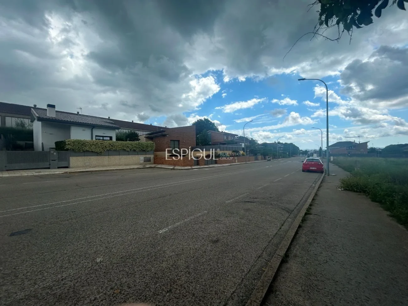 Ideal parcela en venta en Santa Coloma