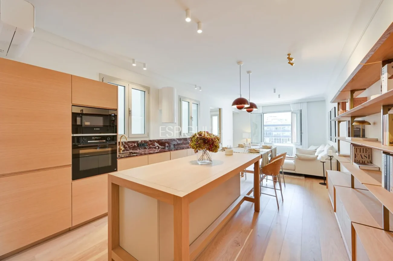 Magnificent Renovated Apartment on Avenida De Sarriá