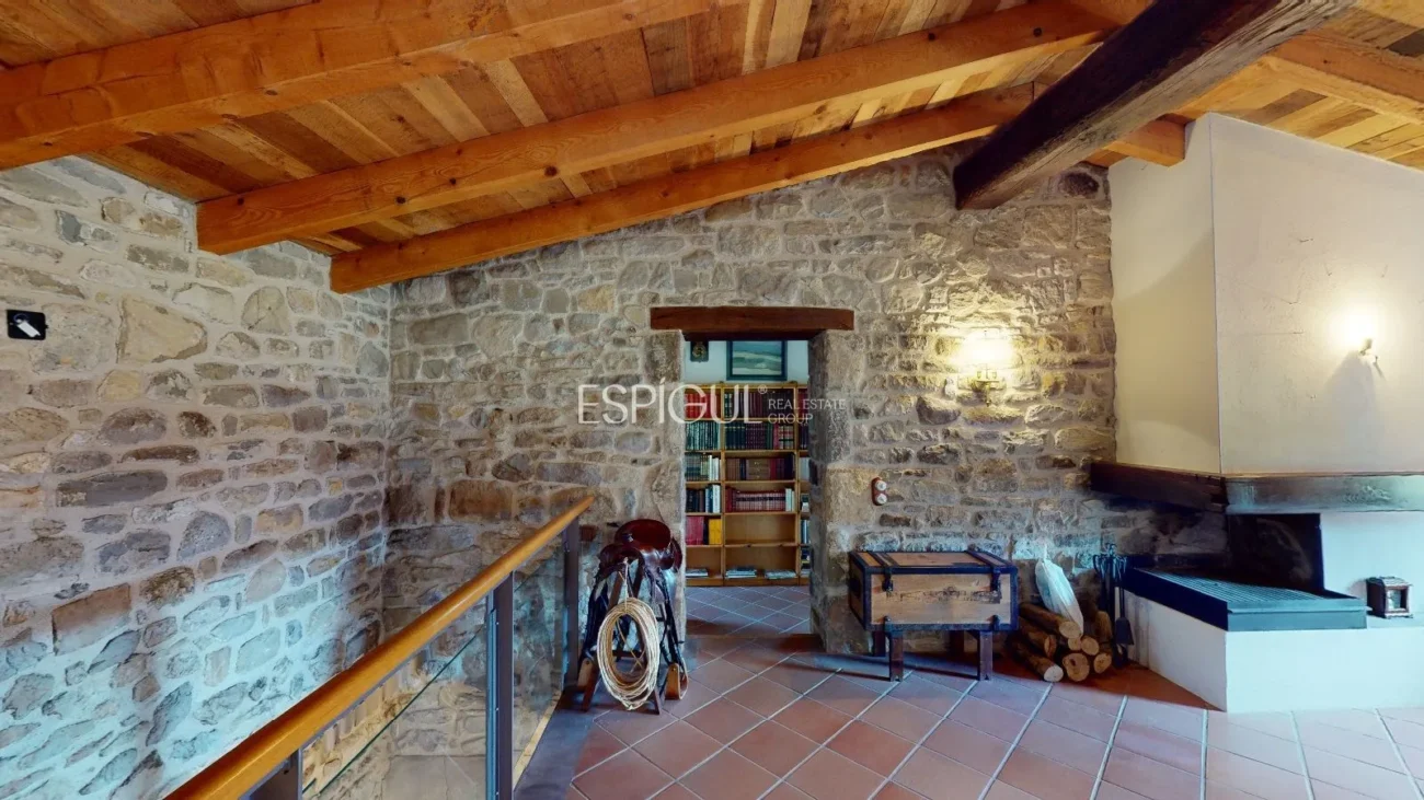 Masia totalment reformada amb encant