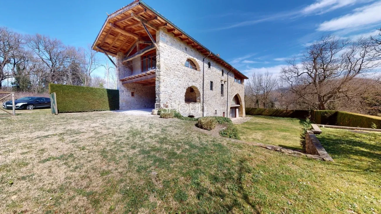 Masia totalment reformada amb encant