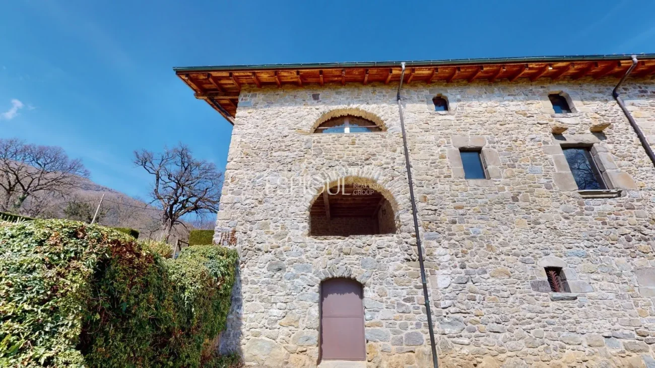Masia totalment reformada amb encant