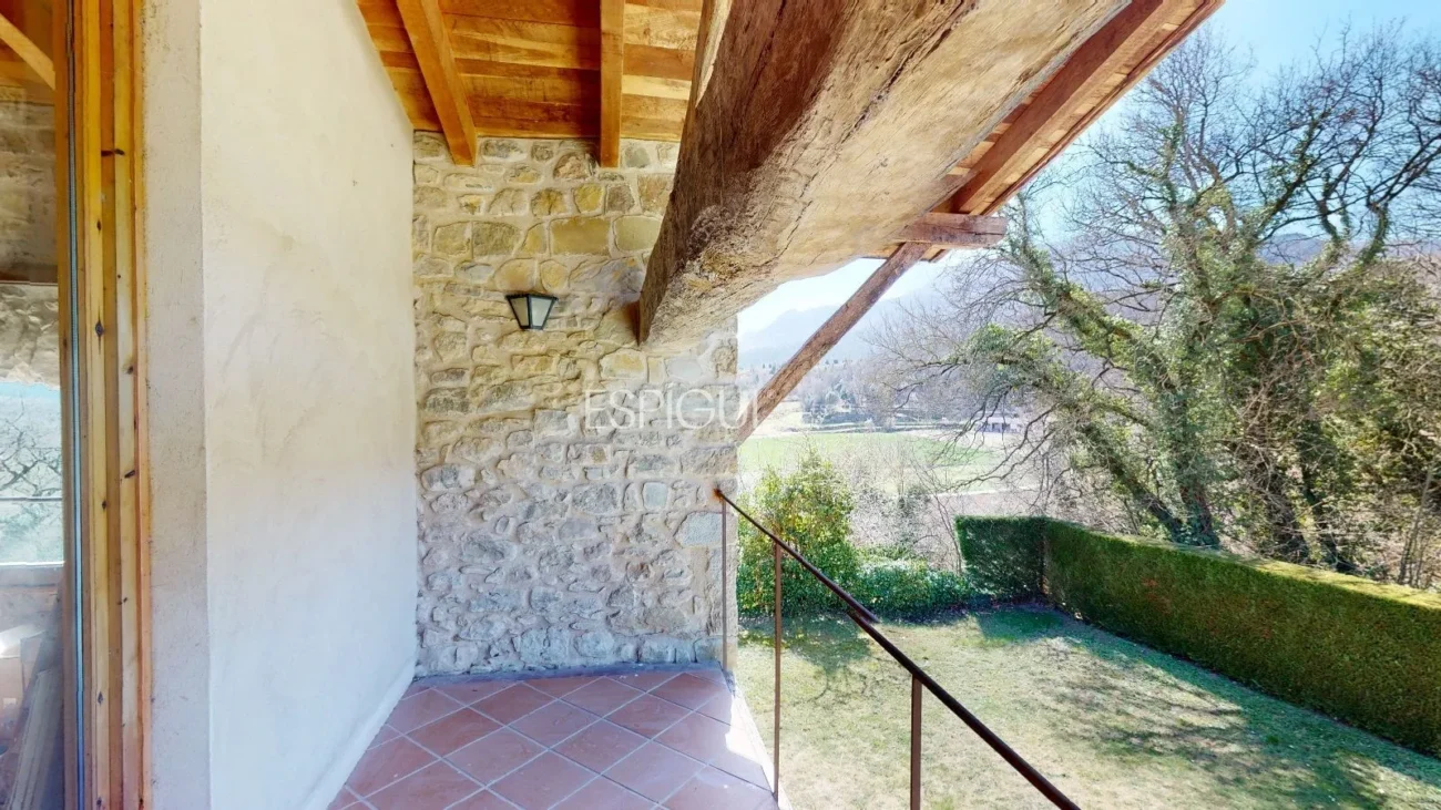 Masia totalment reformada amb encant