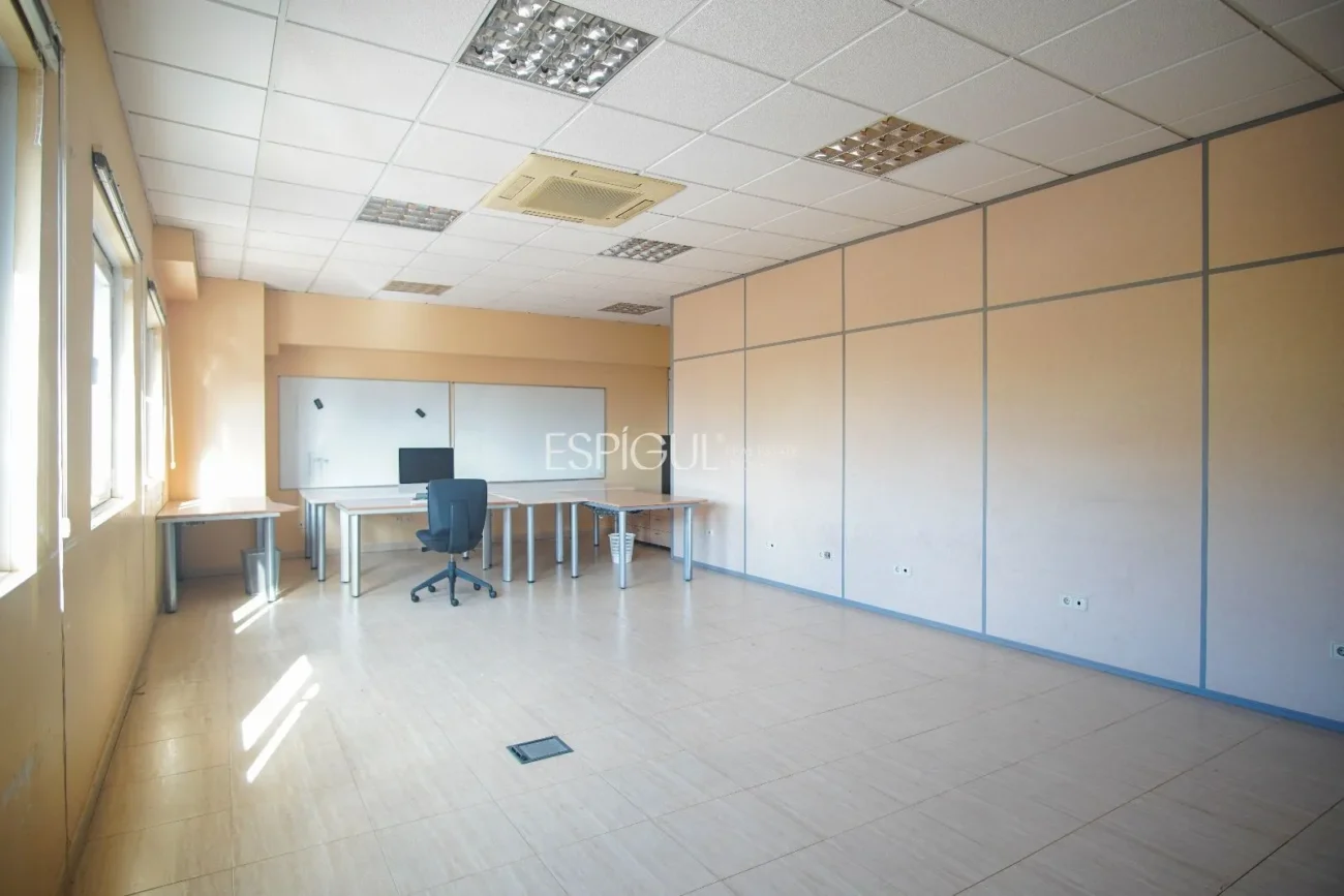 Bureau à louer à Domeny, Gérone.