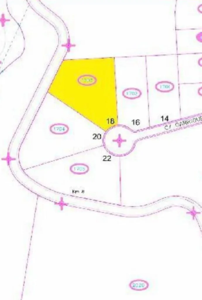 Parcel·la urbana de 2400 m² a Mas Llunes de Bescanó