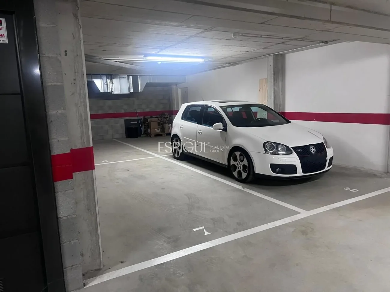 Parkplatz im Zentrum von Fornells de la Selva