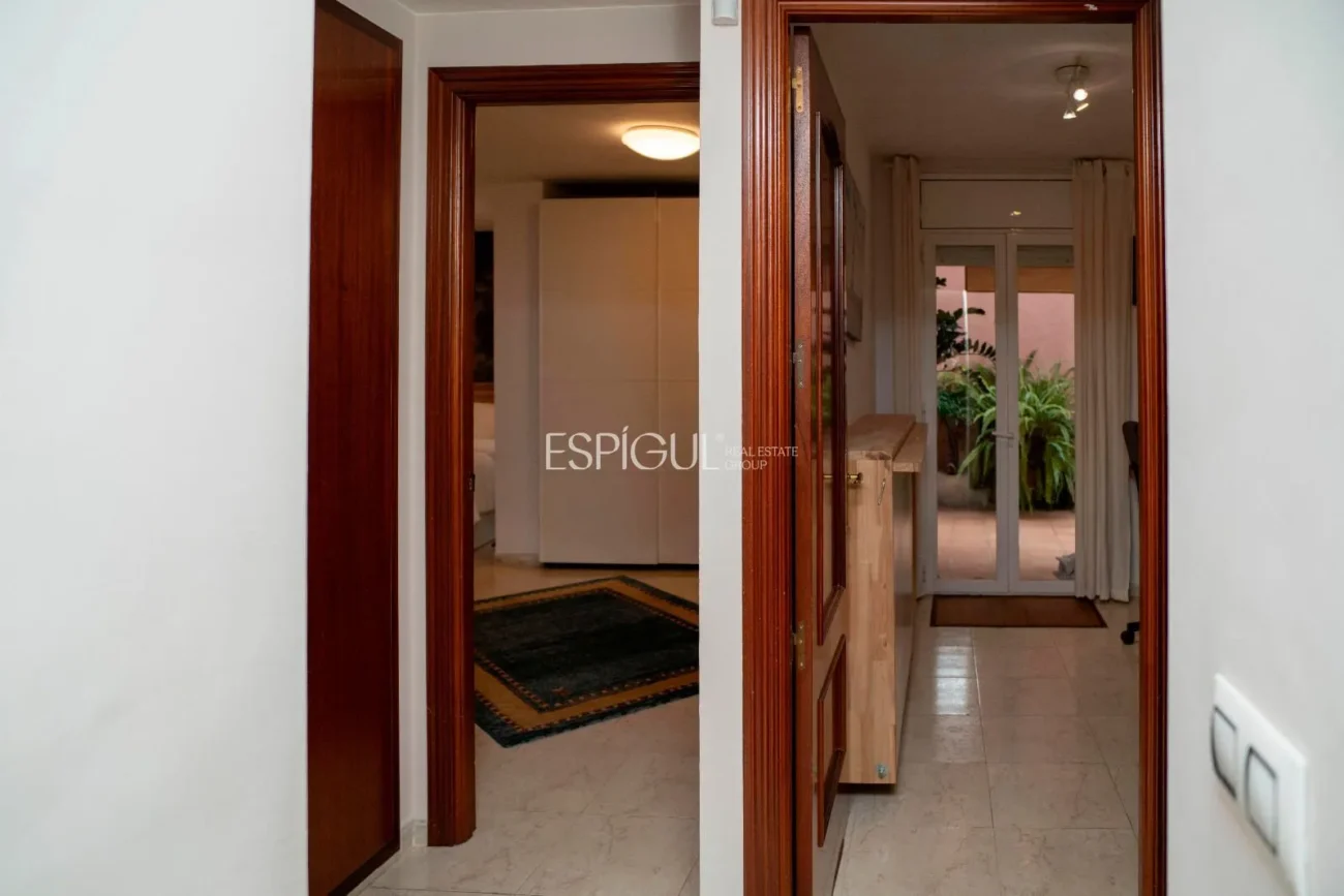 Ampli pis de 100 m² al centre de Salt – plaça de pàrquing opcional