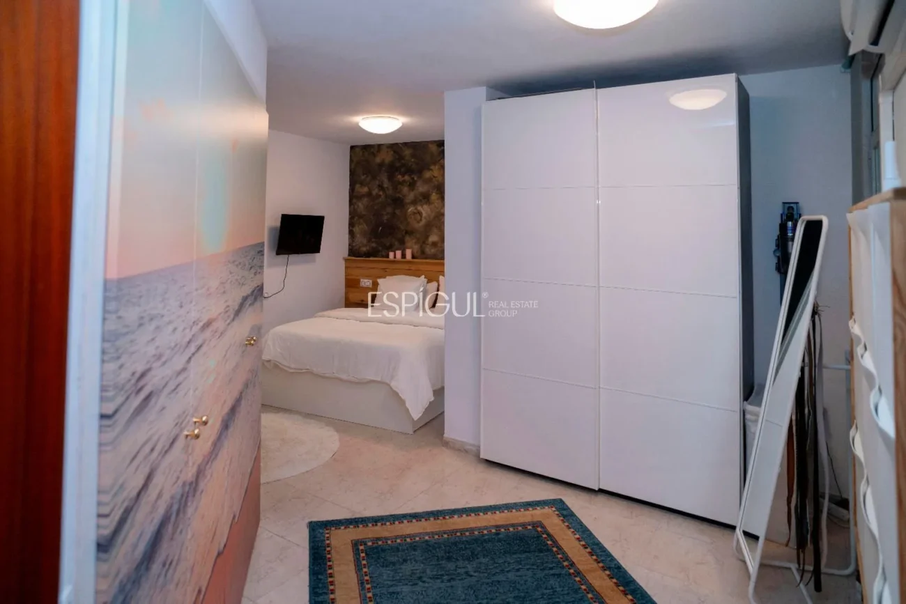 Ampli pis de 100 m² al centre de Salt – plaça de pàrquing opcional