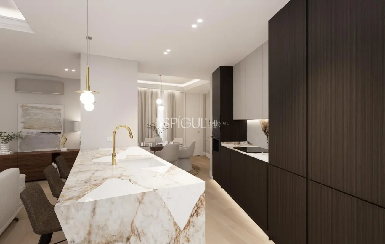 Renovated Apartment for Sale on Calle Padilla, Lista