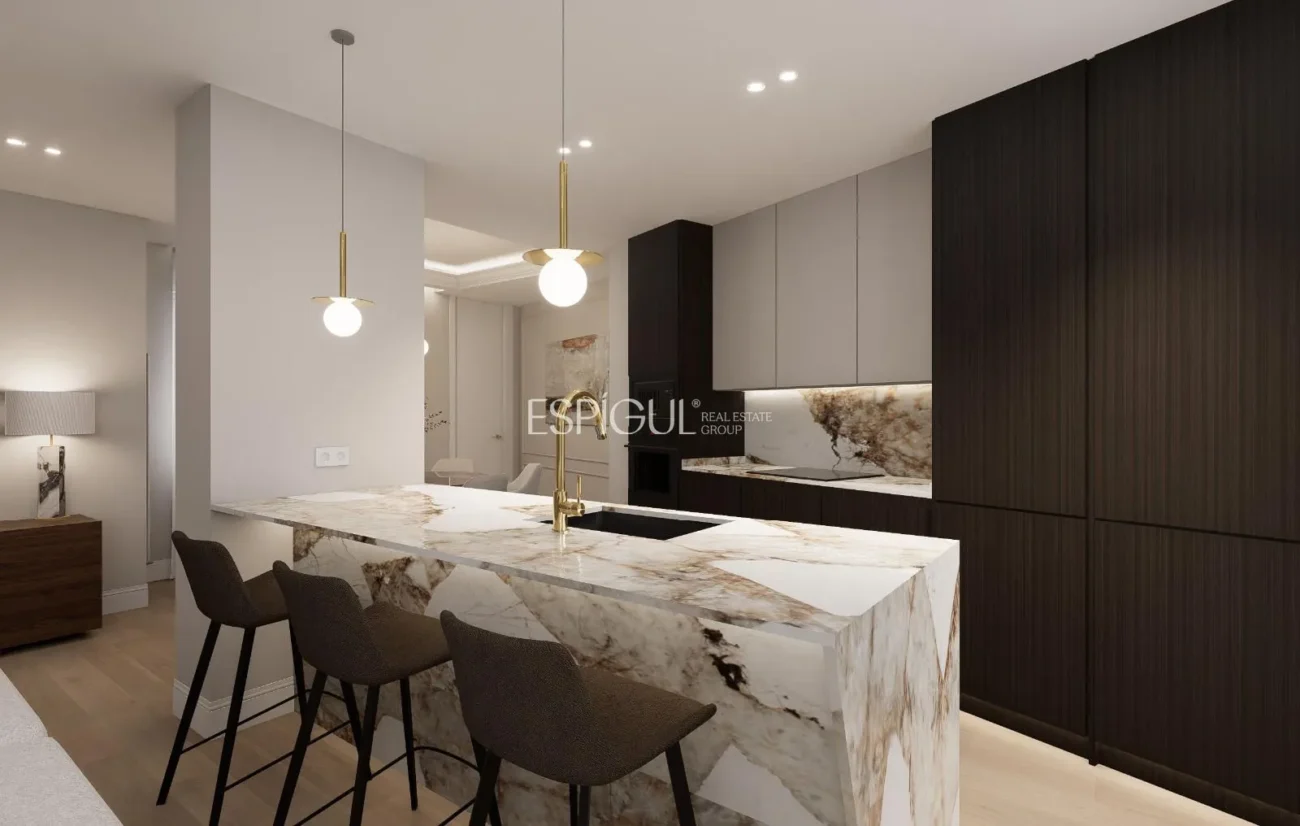 Renovated Apartment for Sale on Calle Padilla, Lista