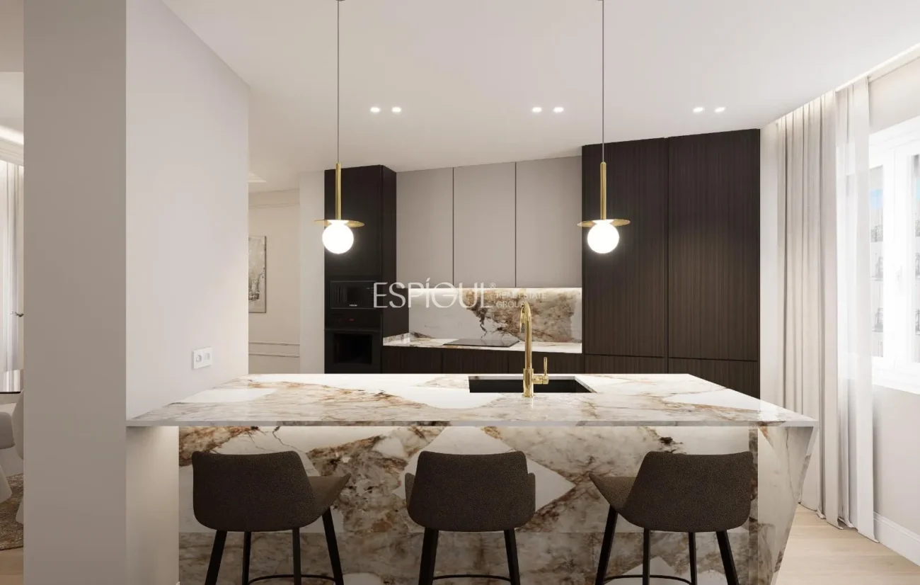 Renovated Apartment for Sale on Calle Padilla, Lista