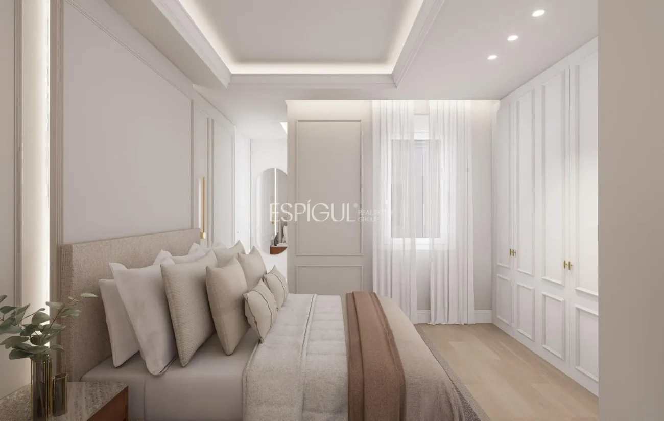 Renovated Apartment for Sale on Calle Padilla, Lista