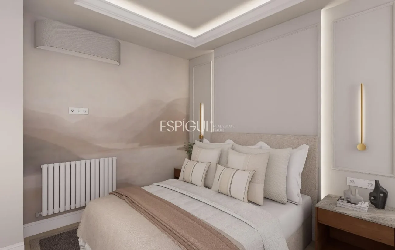 Renovated Apartment for Sale on Calle Padilla, Lista