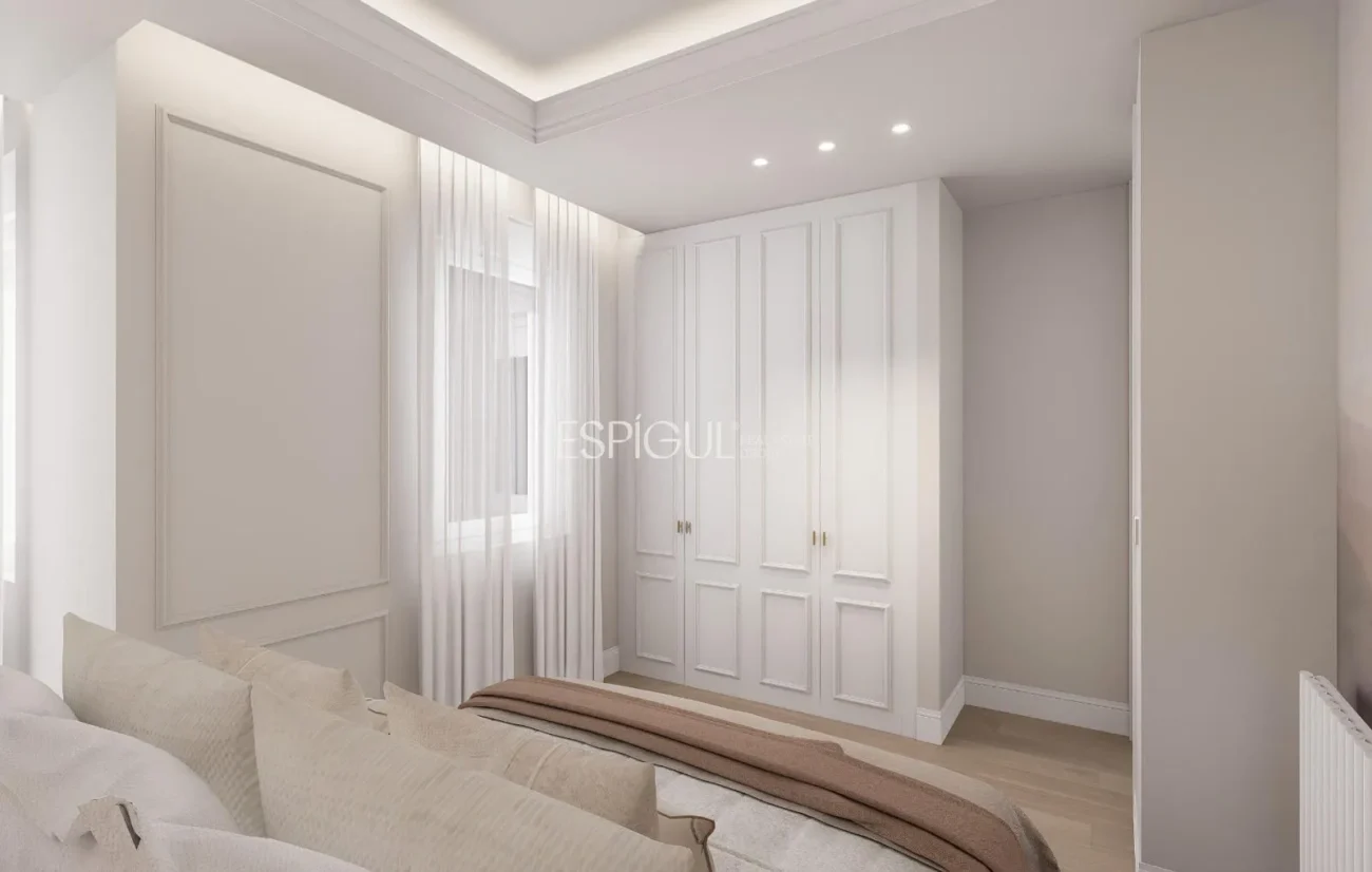 Renovated Apartment for Sale on Calle Padilla, Lista