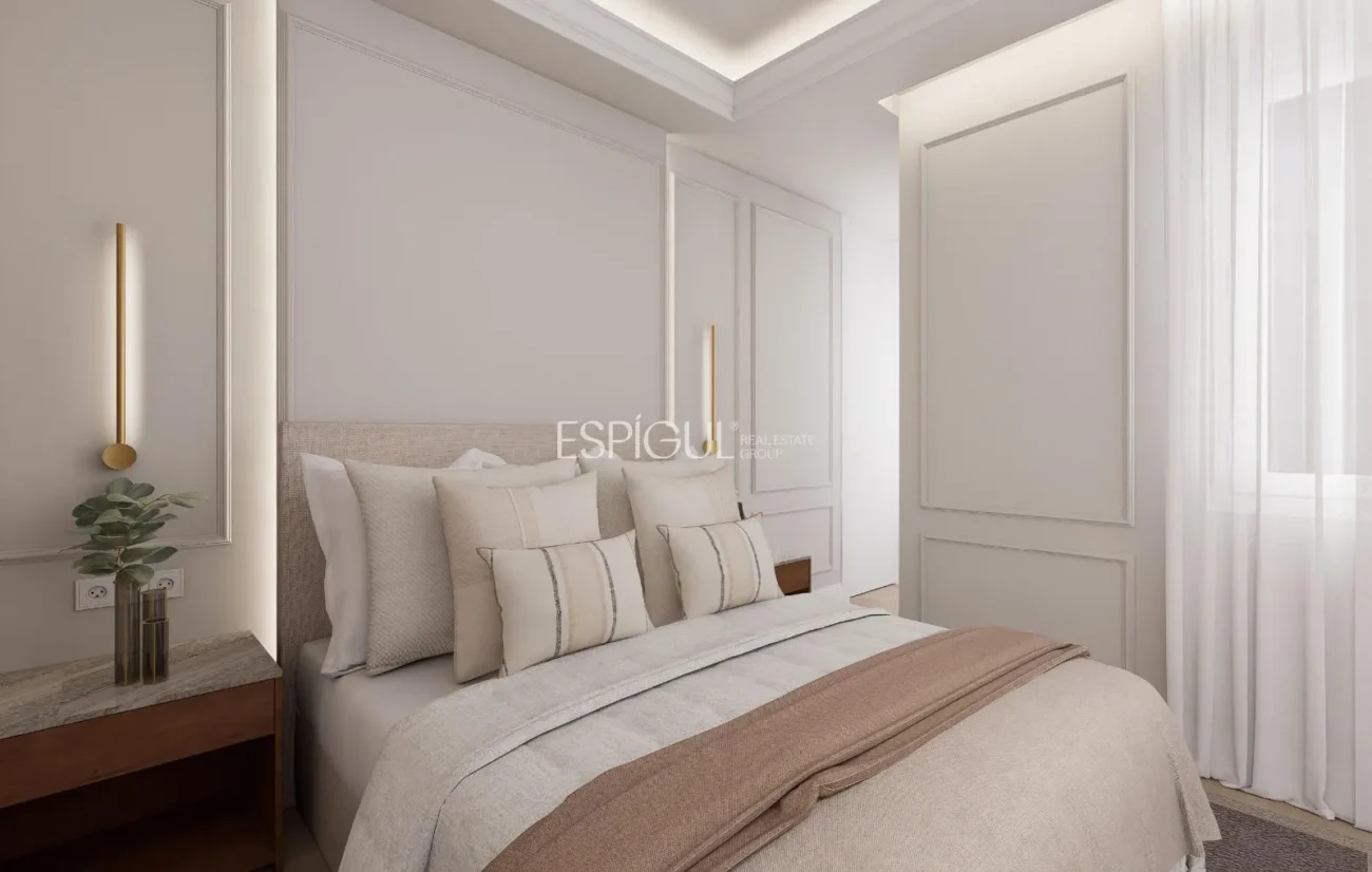 Renovated Apartment for Sale on Calle Padilla, Lista